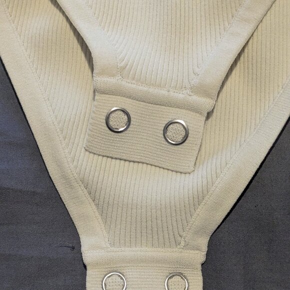 Lululemon Tight-Fit Long-Sleeve Knit Bodysuit BNWT! Size XS Bone - Picture 10 of 10